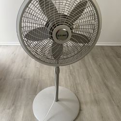 White Lasko 3 Speed oscillating floor fan