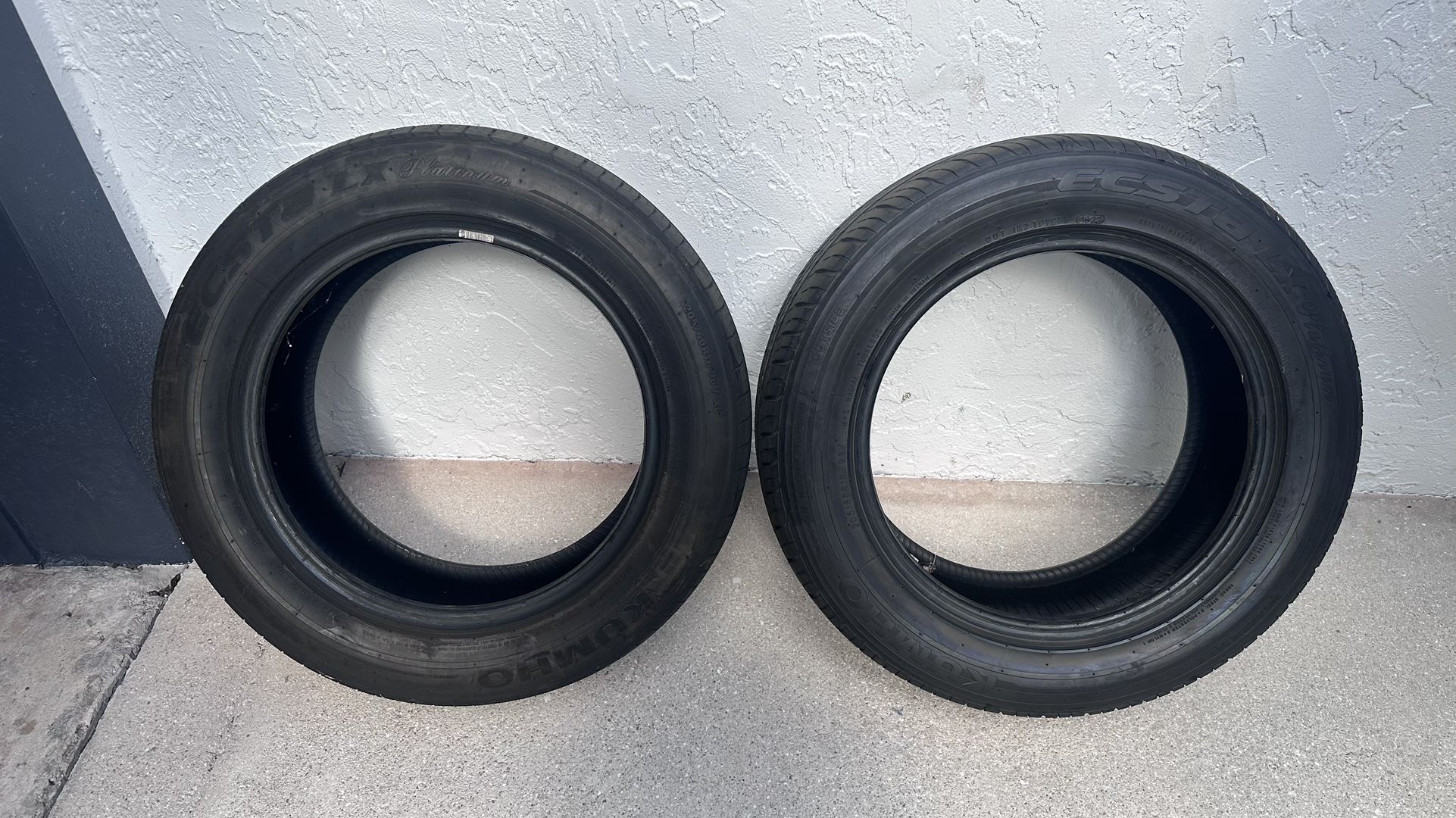 USED 2 pieces - KU 27 ECSTA LX PLATINUM TIRE 205/60 R16 96V - Delivery is negotiable