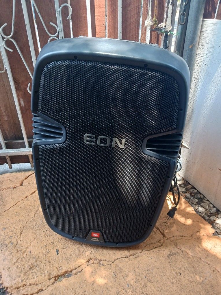 JBL 500 Series Speaker 