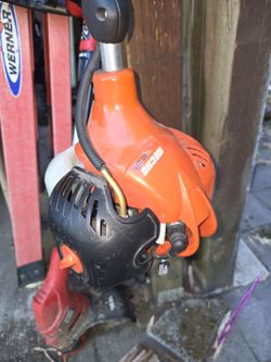 Echo GT-225 gas-powered curved shaft trimmer featuring a 21.2cc 2-cycle engine