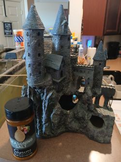 Big Aquarium Castle ornament