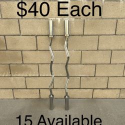 EZ Curl Bar For Weightlifting, Hip Thrusts, Squats & Lunges