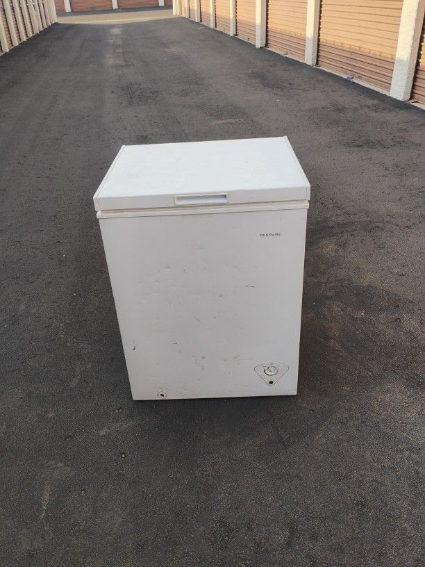 Frigidaire 5 Cubic Foot Deep Freezer