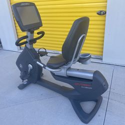Life Fitness Elevation Series Recumbent Bike in Arctic Silver with Discover SE3HD Console 95R - Commercial Gym Equipment 