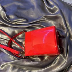 red purse 