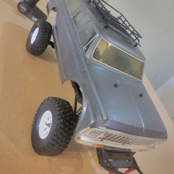 1/10 scale Vaterra Ascender 4wd rock crawler