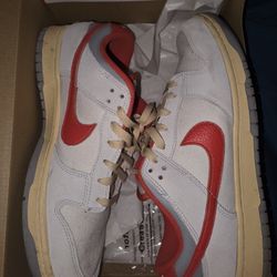 Nike Dunk Low
Athletic Department Picante Red