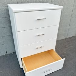 LARGE 4 DRAWERS WHITE CHEST W/GLIDES‼️
