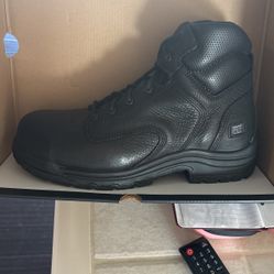 Black Timberland PRO. 