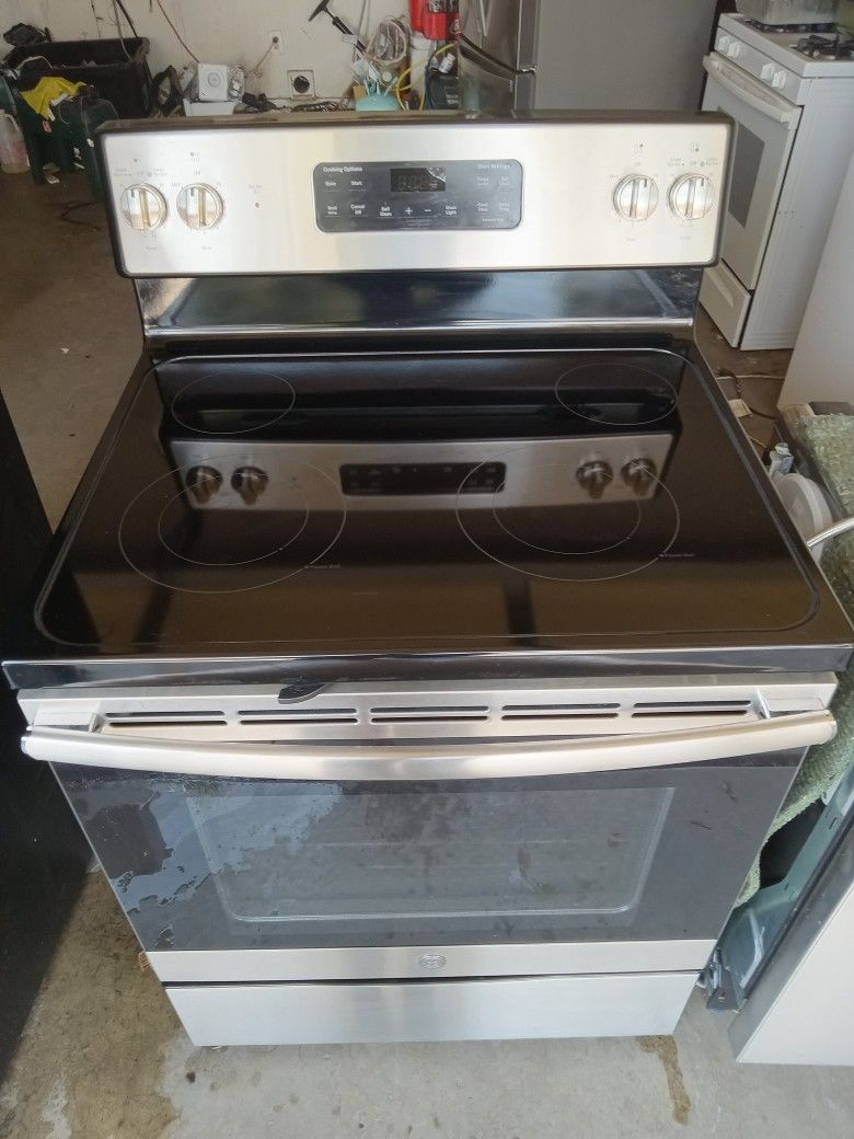 Stove And Refrigerator
