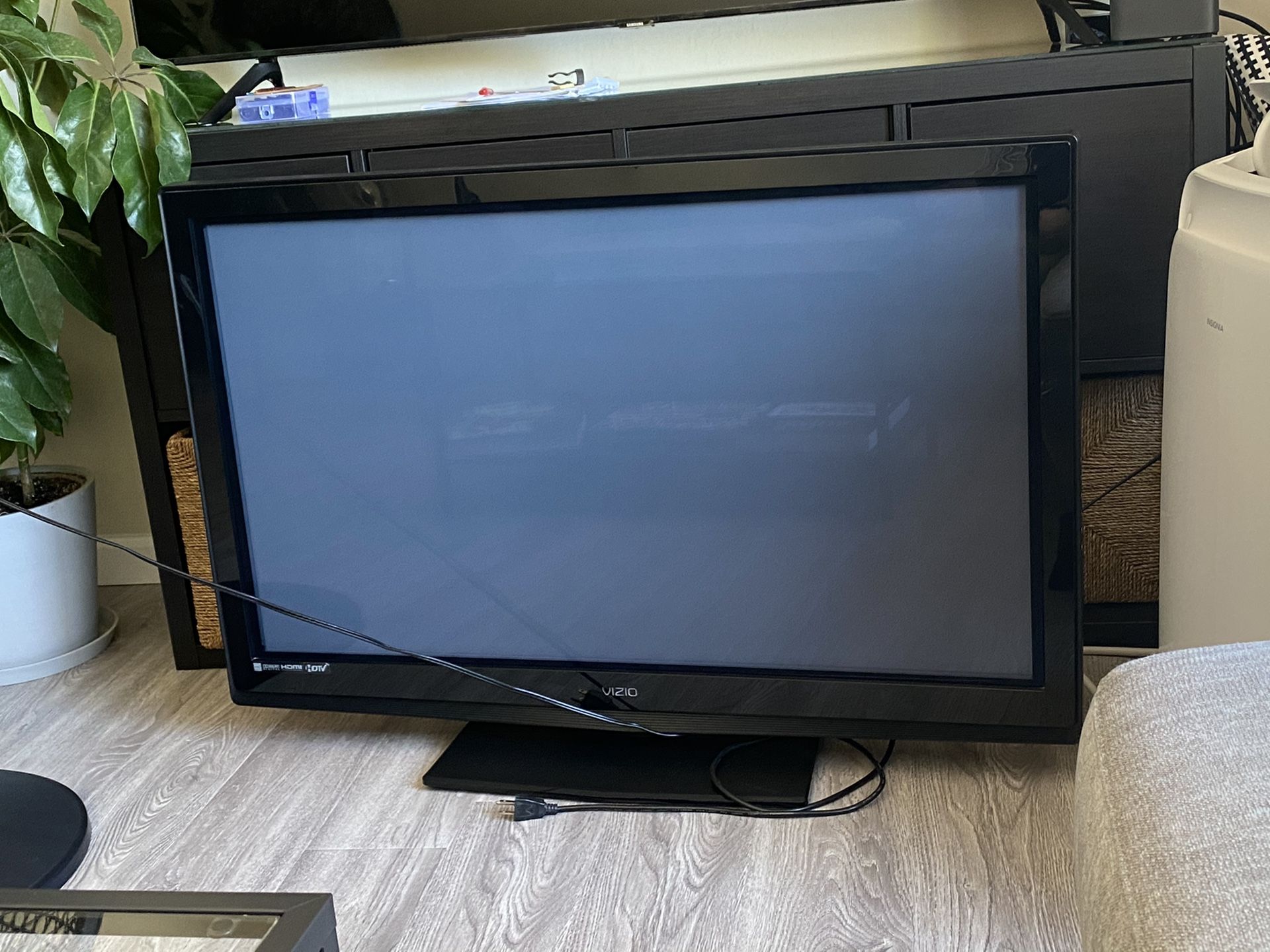 40” vizio flat screen TV for Sale in Redwood City, CA OfferUp