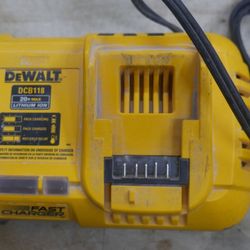 DEWALT DCB118 20V MAX LION FAN COOLED FAST CHARGER PRE OWNED
