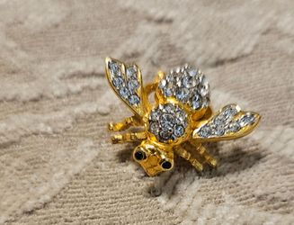 Vintage Signed Joan Rivers Gold Tone Rhinestone Bee Brooch Pin, Green Eyes, Classics Collection