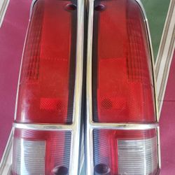 Pair Of 1(contact info removed) Chevrolet S10 GMC Sonoma Taillights Excellent With Chrome And New Wiring Harnesses 