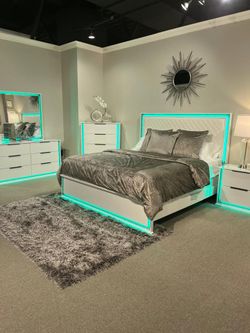 Stunning bedroom Set w/diamond stitched headboard & eight vibrant colors LED Lights