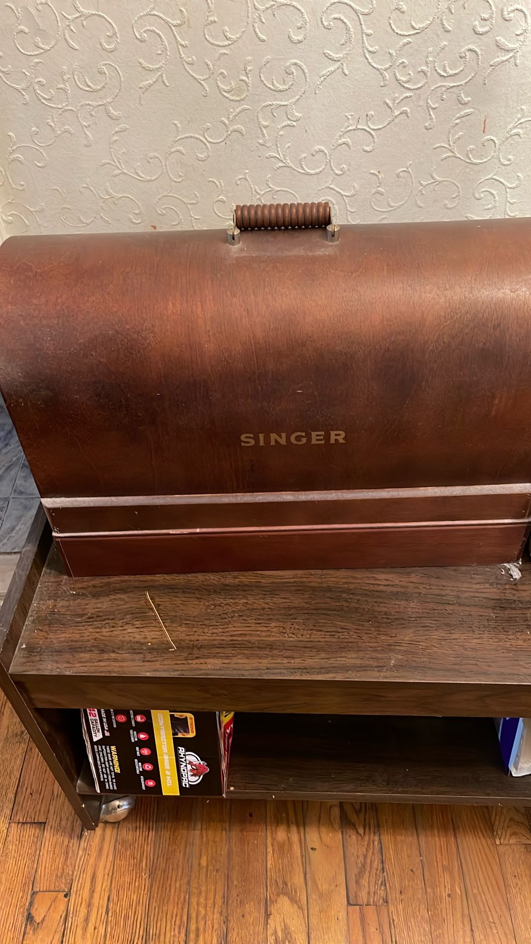 VINTAGE SINGER SEWING MACHINE LIKE NEW