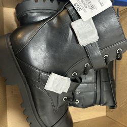 Brand NEW Arizona Black Boots Size 7