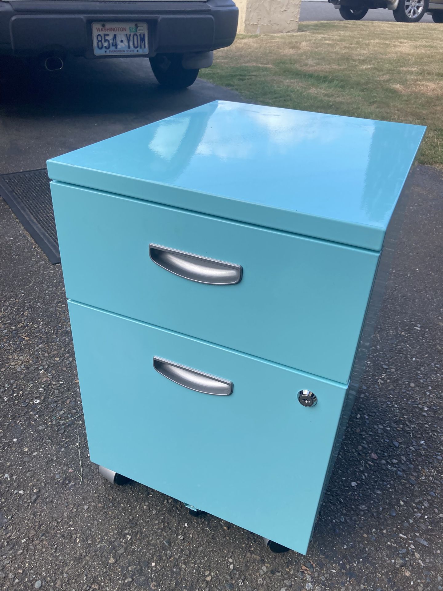 File Cabinet, Locks, Metal Wheels, 2 Drawers, Reg/Legal, Delivery
