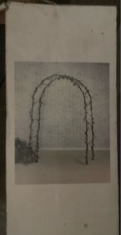 GARDEN OR WEDDING TRELLIS BRAND NEW IN THE BOX