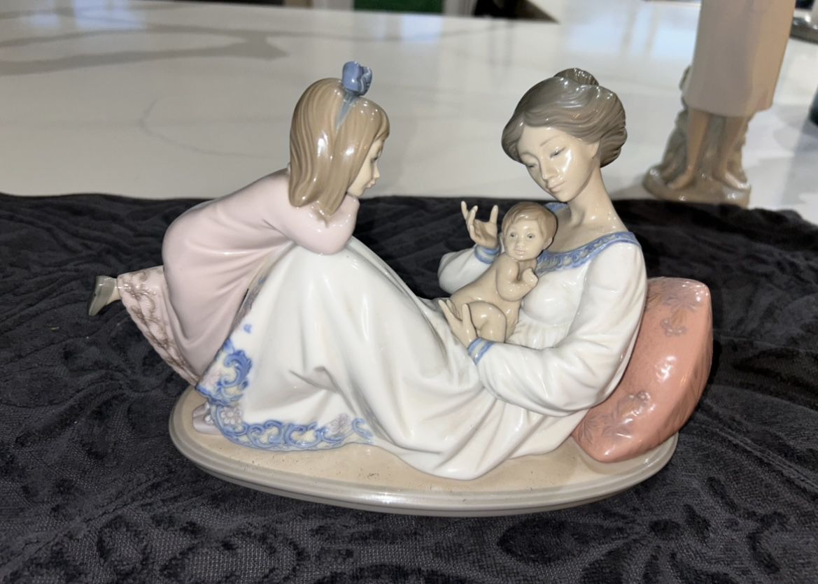 Lladro Spain Latest Edition Retired Mother Baby & Newborn Luxury Porcelain 1606