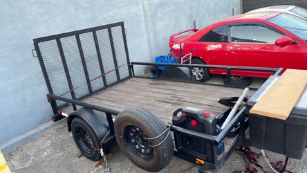 https://offerup.com/redirect/?o=MTB4OC5CbGFjaw== Utility Trailer with Mesh Gate