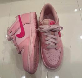 Nike triple pink dunks