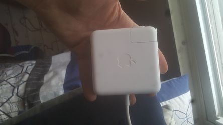 APPLE!!!!!60 watt magsafe power adapter!!!
