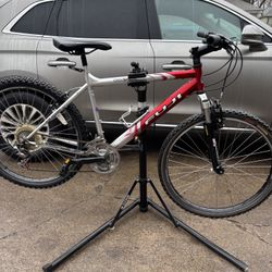 Fuji Odessa Mountain Bike 26