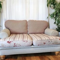 Adorable Vintage Loveseat Boho Chic Shabby 💕