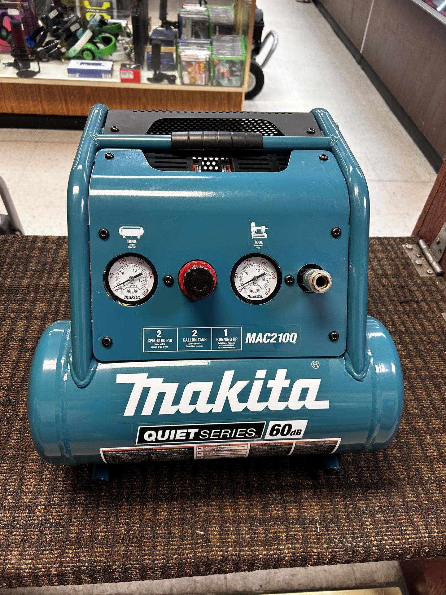 Makita Quiet Series Air Compressor 20 Gallon 