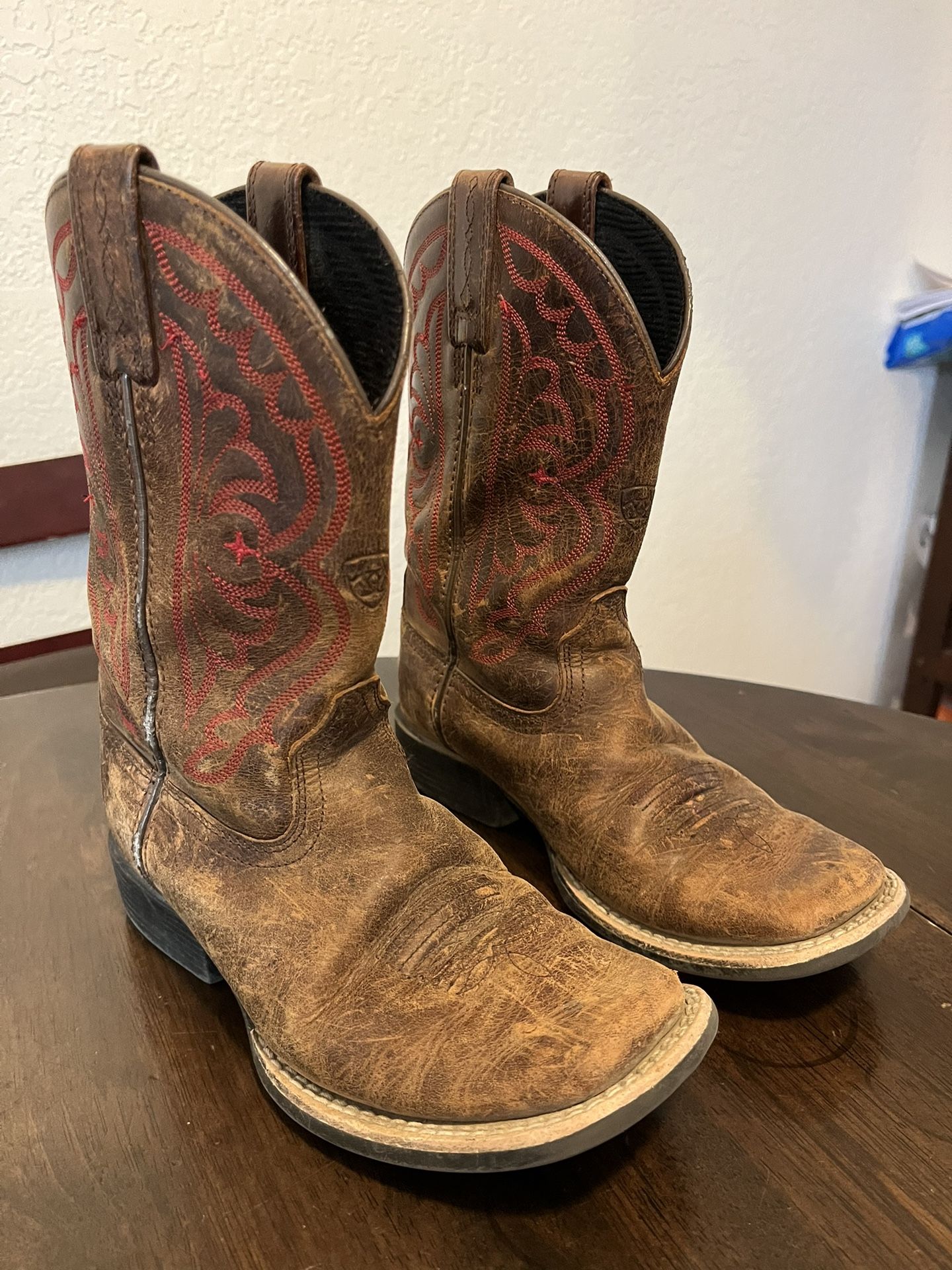 Size 12.5 Ariat Cowboy Boots (youth) (niños)