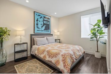 Restoration Hardware Queen, Size Oak Bed
