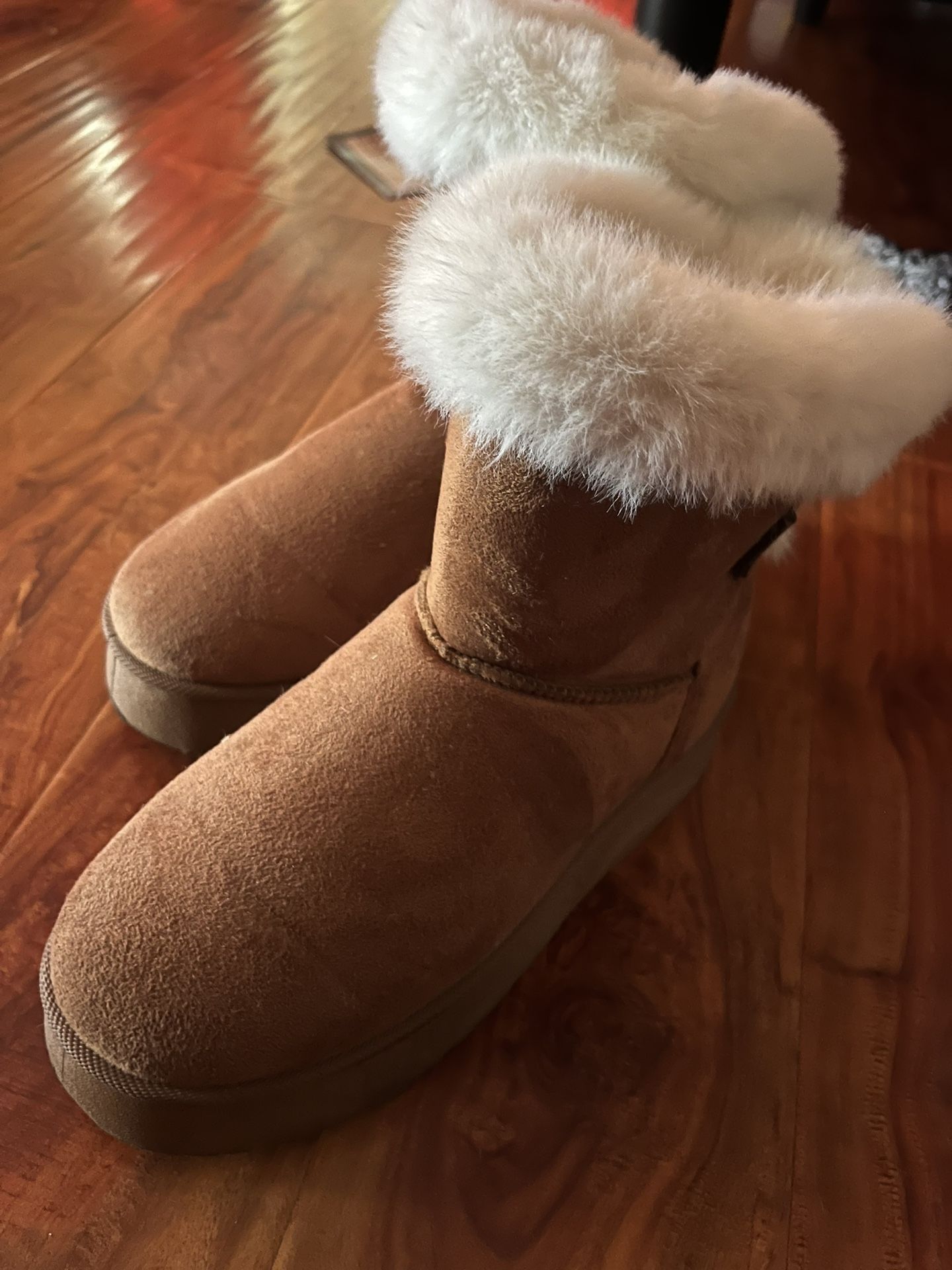 Women Size 9 Fur Boots 