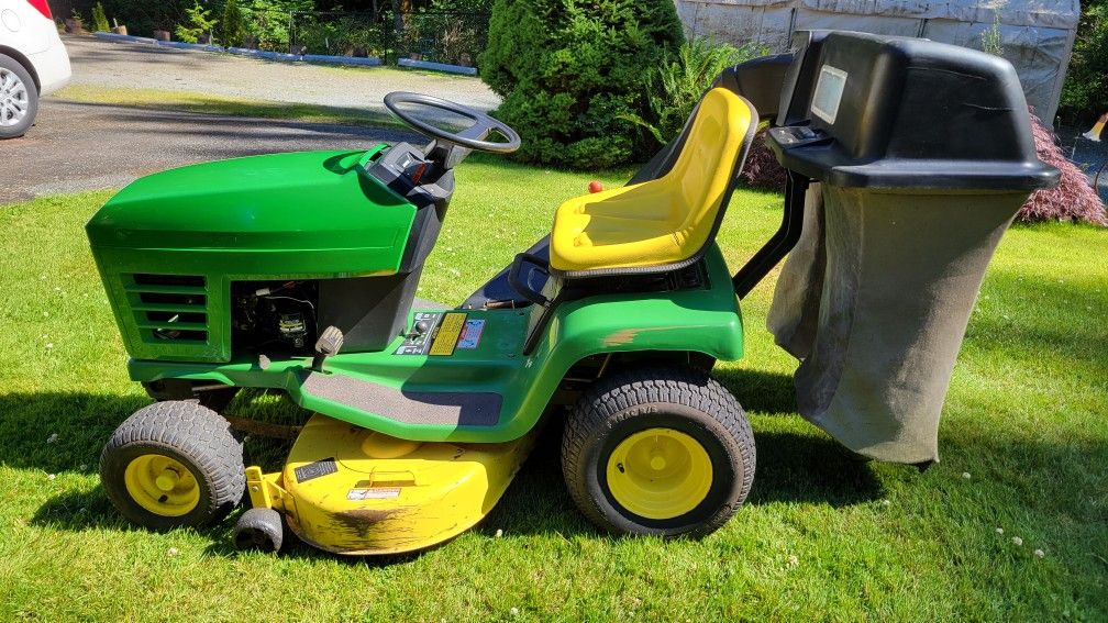 John Deere STX38 Yellow Deck Riding Lawn Mower