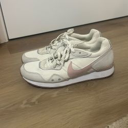 Nike Venture Runner Shoe
