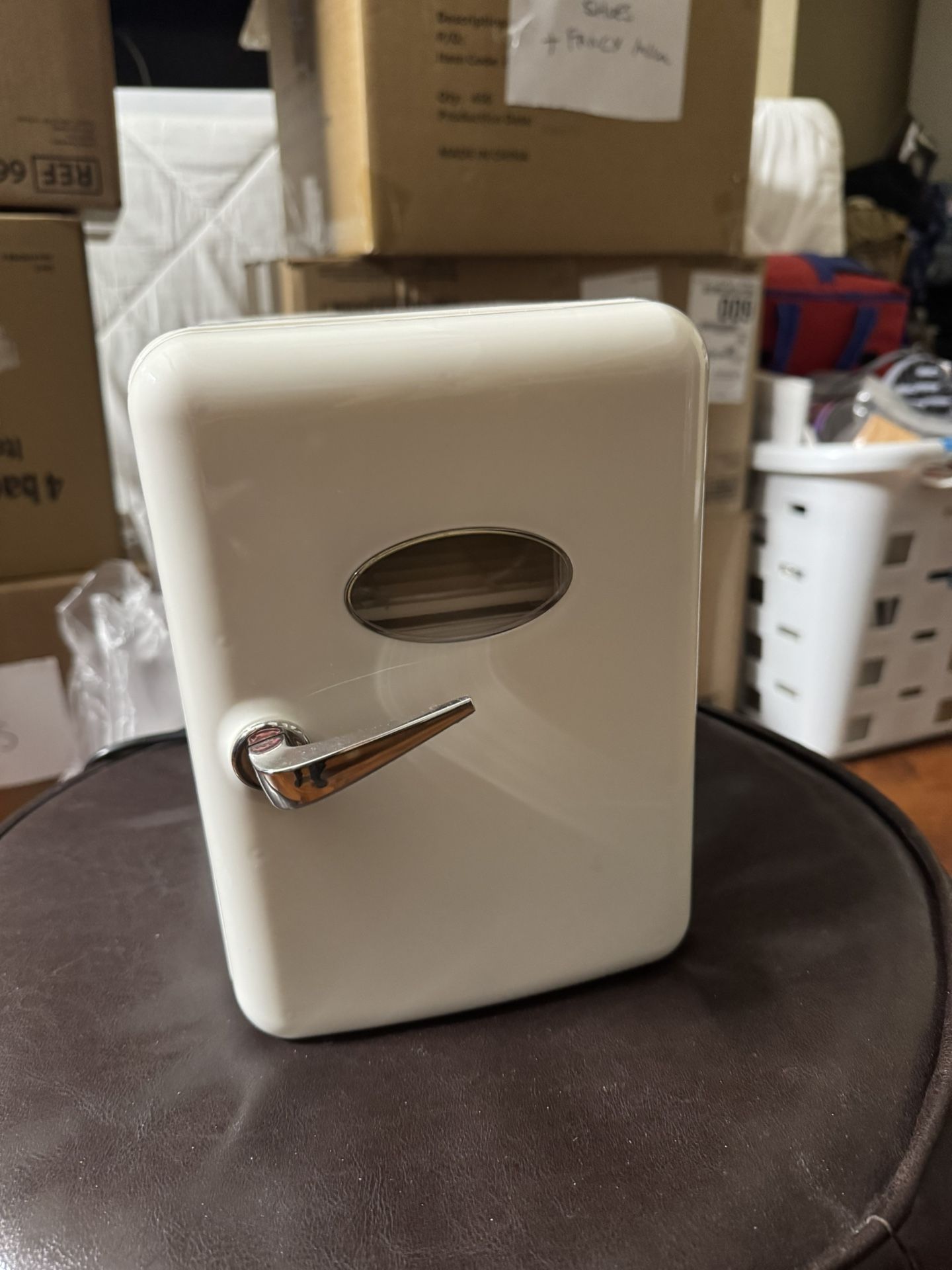 Small Fridge Cosmetic/drinks