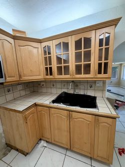 Free !!!!’Kitchen cabinets