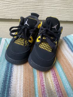Retro Jordan 4s Size 9c