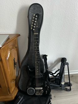 Used Synsonics TERMINATOR Black Solid Body Electric Guitar with case