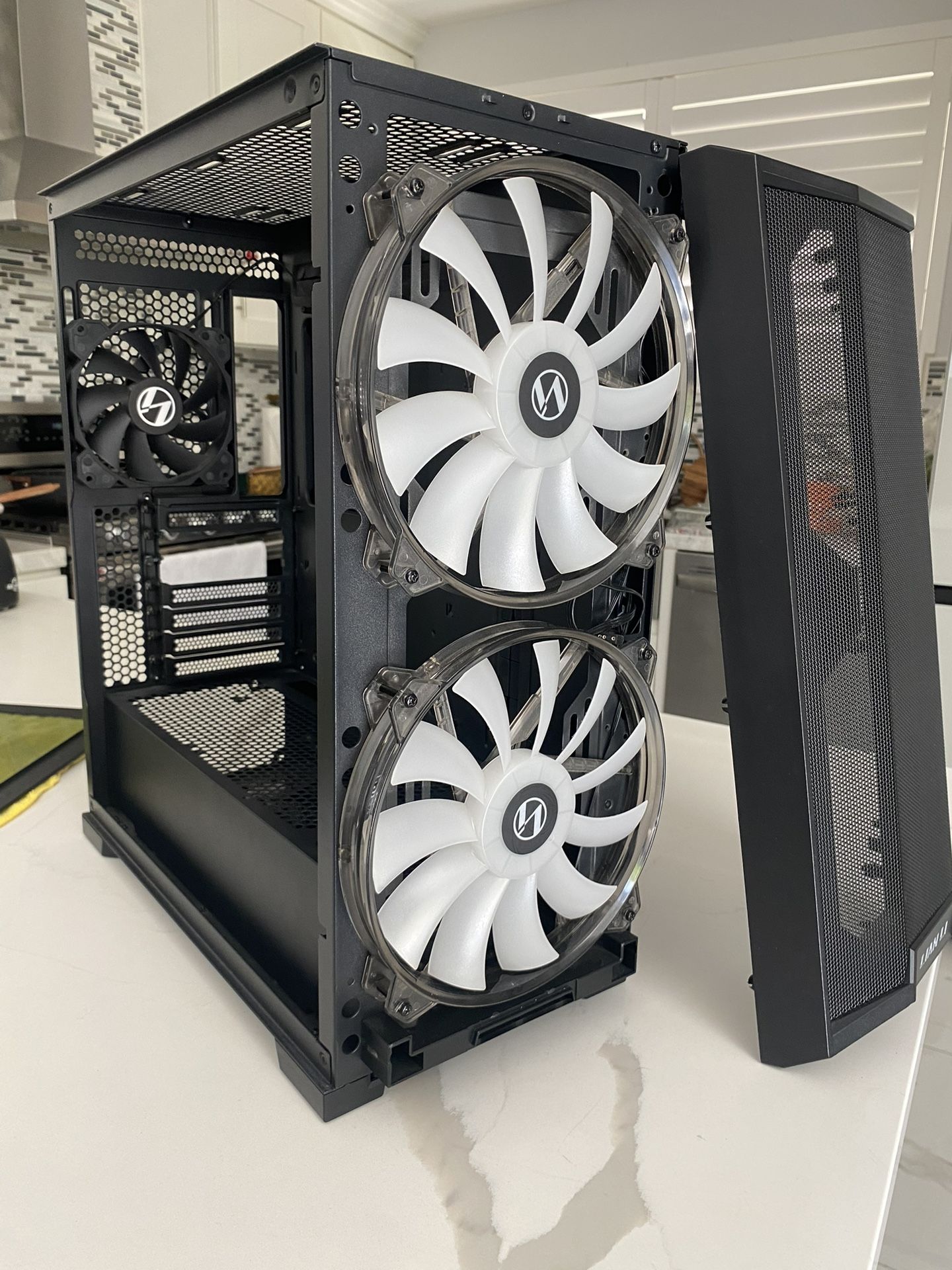 LianLi Lancool 215 RGB