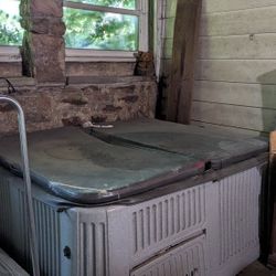 4 Person Hot Tub