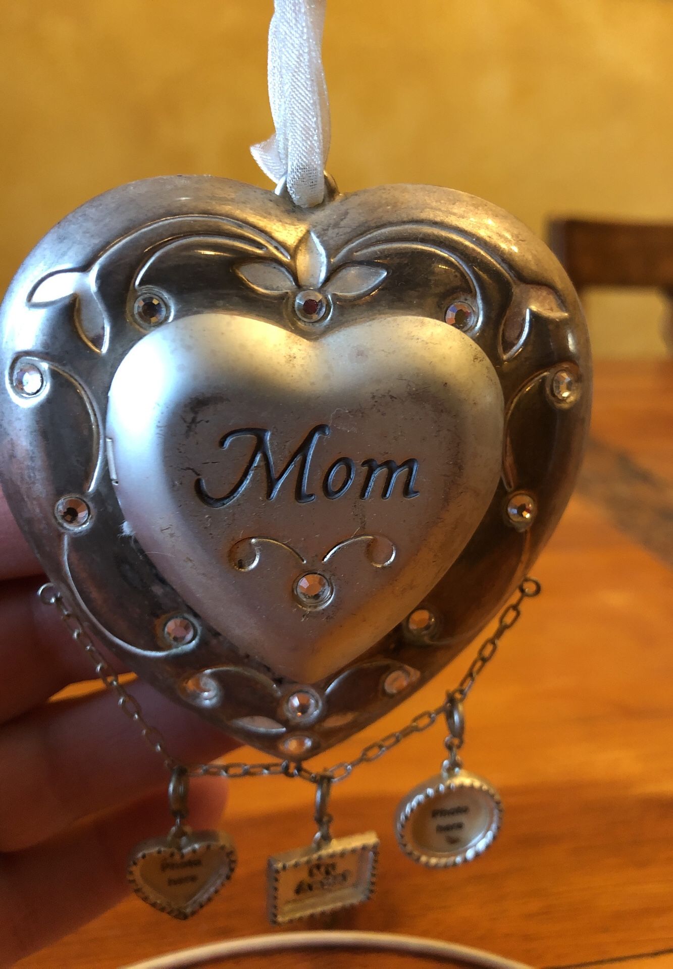 Silver “Mom” locket style picture holder