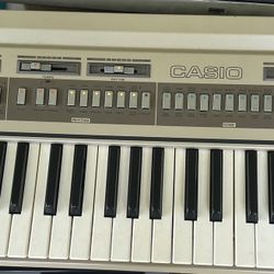 REDUCED PRICE Casio Casiotone 610 61 Key Synthesizer