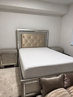 Queen Bedroom Set with Nightstands