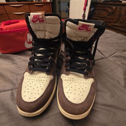 Jordan 1 Retro High OG SP
Travis Scott Mocha