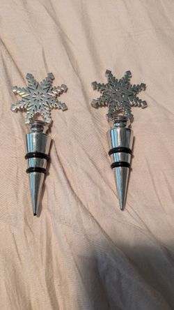 Set Of 2 Snowflake Wine Stoppers