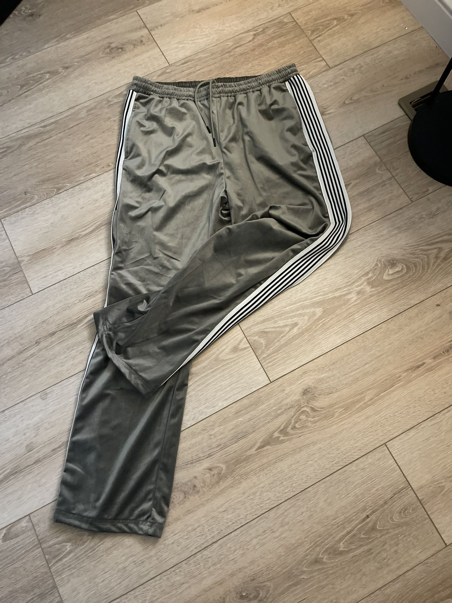 Nova Men’s Silk Sweats 