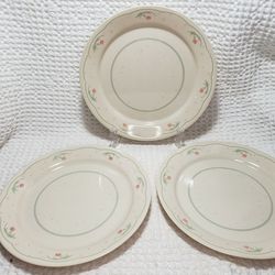 Corelle Calico Rose plates (3) 10 1/4"  good condition and smoke free home. 
