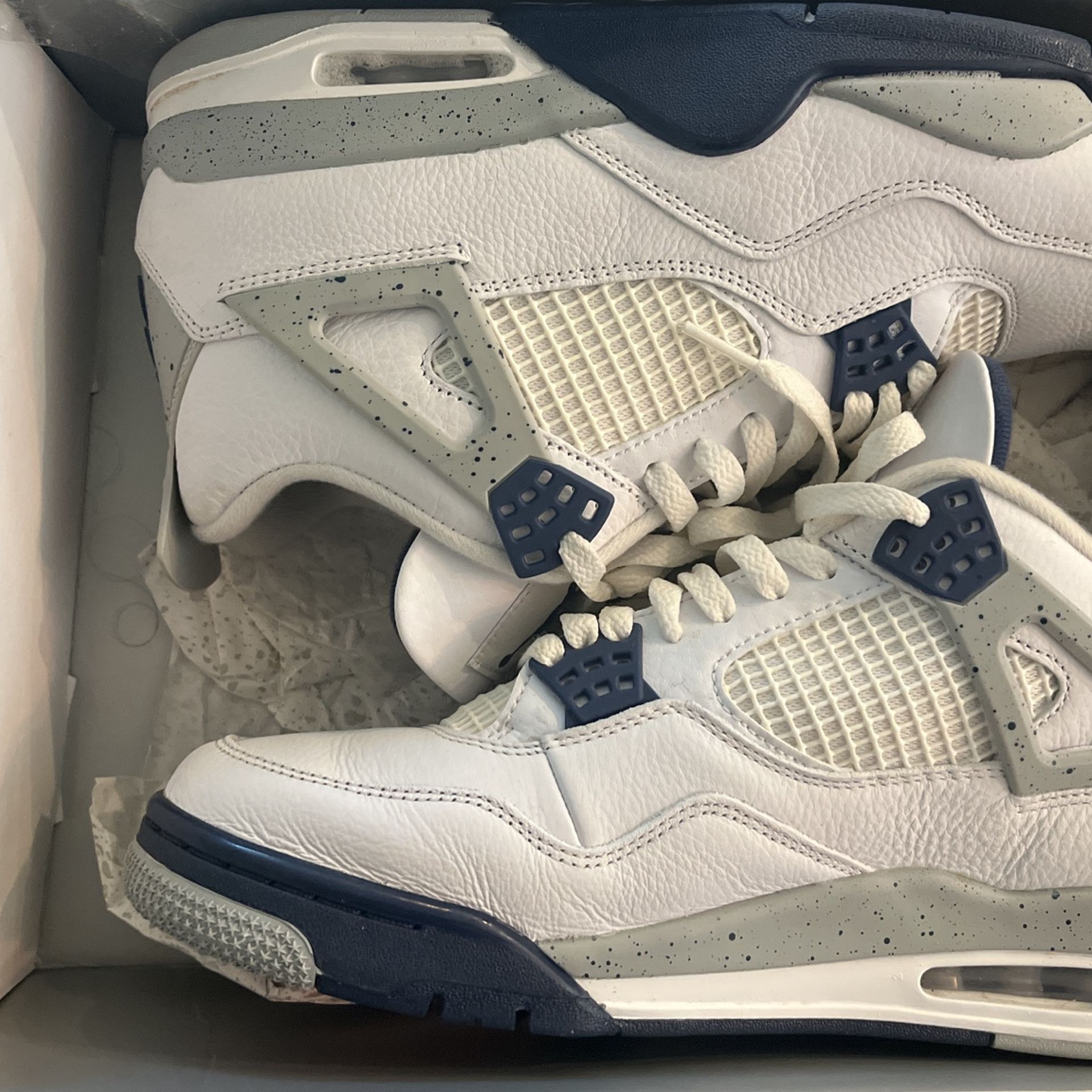 Air Jordan 4 Retro Midnight Navy Size 10.5