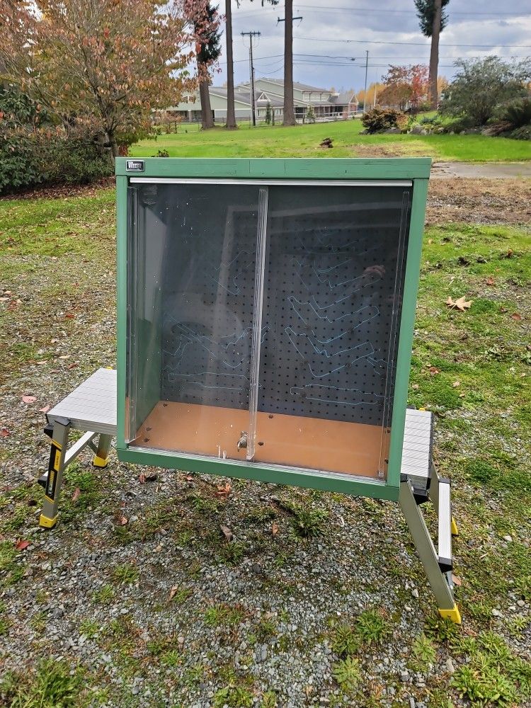 Vidmar Top Locking Shadow Box